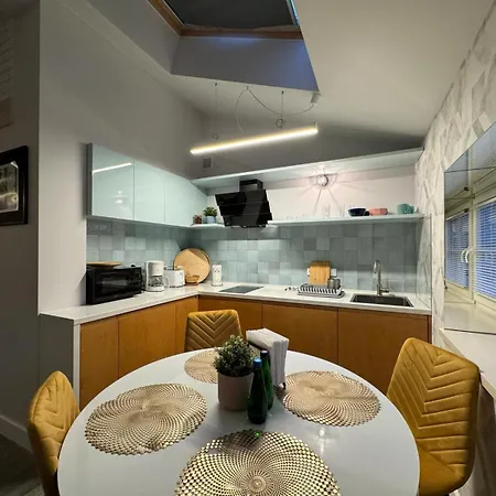 Balcony Bliss Main Square Loft Apartment *