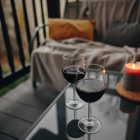 Balcony Bliss Main Square Loft Апартаменти *