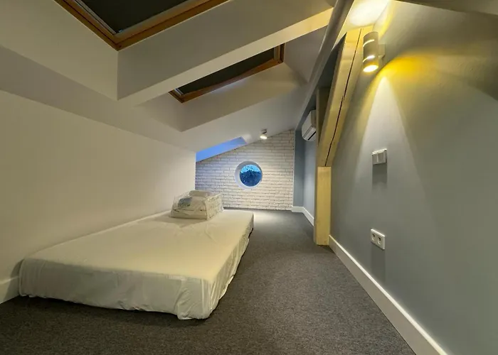 Balcony Bliss Main Square Loft شقة