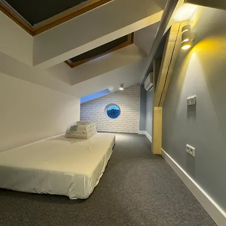 Balcony Bliss Main Square Loft Апартаменты